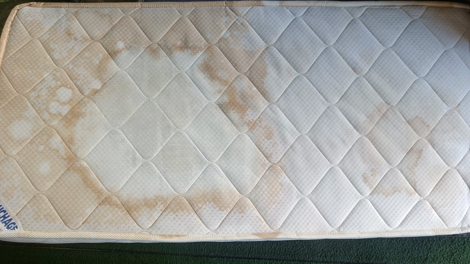 Avant Nettoyage Anti-Acariens Matelas